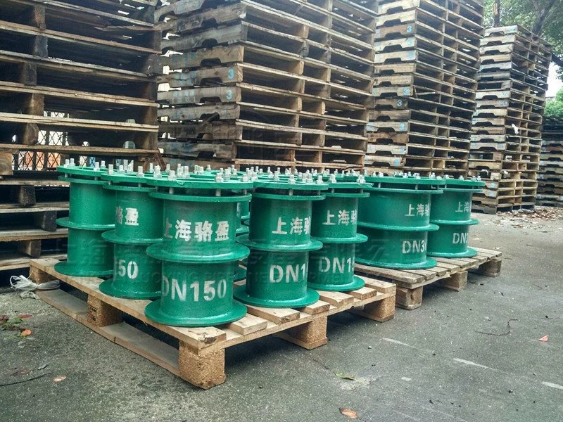 <a href=http://www.m.hughf.com.cn target=_blank class=infotextkey>柔性防水套管</a>防水層被破壞的原因